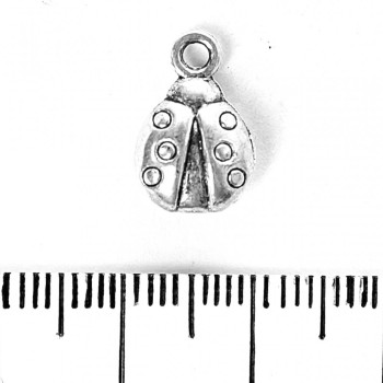Pingente Joaninha 14x9mm, embalagem 20 gramas +/- 14 unid.