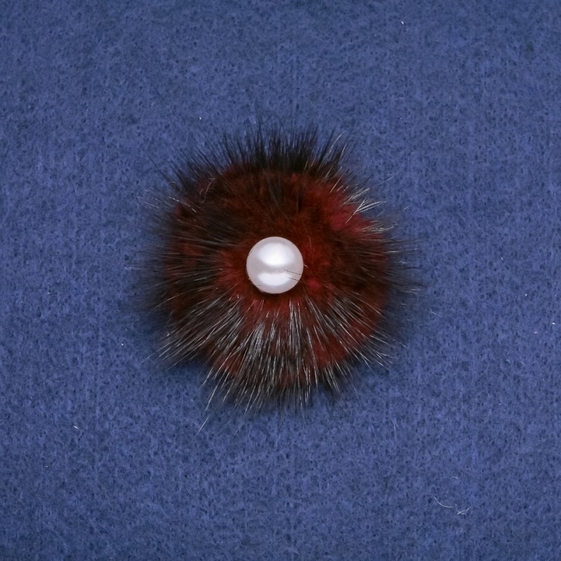 Broche de pele de vison bordô com conta, diâmetro 50mm