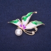 Saldos! Broche Borboleta strass brancos esmalte cor verde branco lilás com pérola 40x30mm metal amarelo