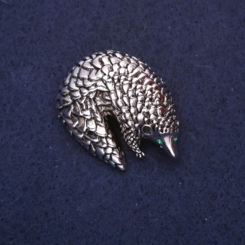 Broche Pangolim 38×28mm metal prateado
