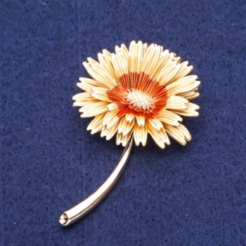 Broche Flor Margarida, metal dourado 54x34mm+