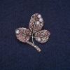 Saldos! Broche Folhas no ramo com contas, strass branco e rosa, metal cinzento 29x32mm