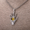 Pingente Mão de esqueleto com olho amarelo 30x55 mm com corrente, comprimento 65 cm metal cor prata