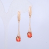 Brincos Xuping com Ouro 18K e cristais Swarovski vermelhos-verdes e strass brancos, comprimento 46 mm +
