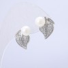 Brincos Xuping Ródio com zircônias brancas e contas brancas, diâmetro 16×14 mm +