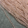 Contas Cristal Tcheco em fio rosa-pálido transparente com brilho iridescente, rondel facetado diâmetro 3×2,5 mm ±, comprimento 36 cm +