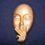Broche Destaque Máscara metal dourado 39×73mm